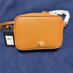 H HALSTON Womens Jerry Embossed Pebble Top Zip Crossbody
Oak color